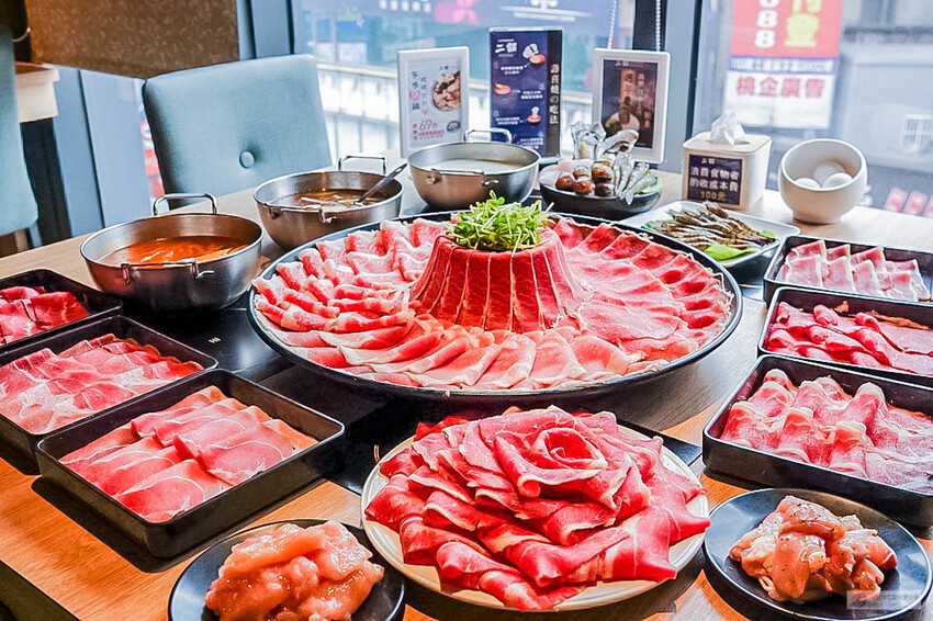 桃園火鍋吃到飽推薦!鬥牛士二鍋大仙肉盤超狂,平日午餐388元吃到飽。