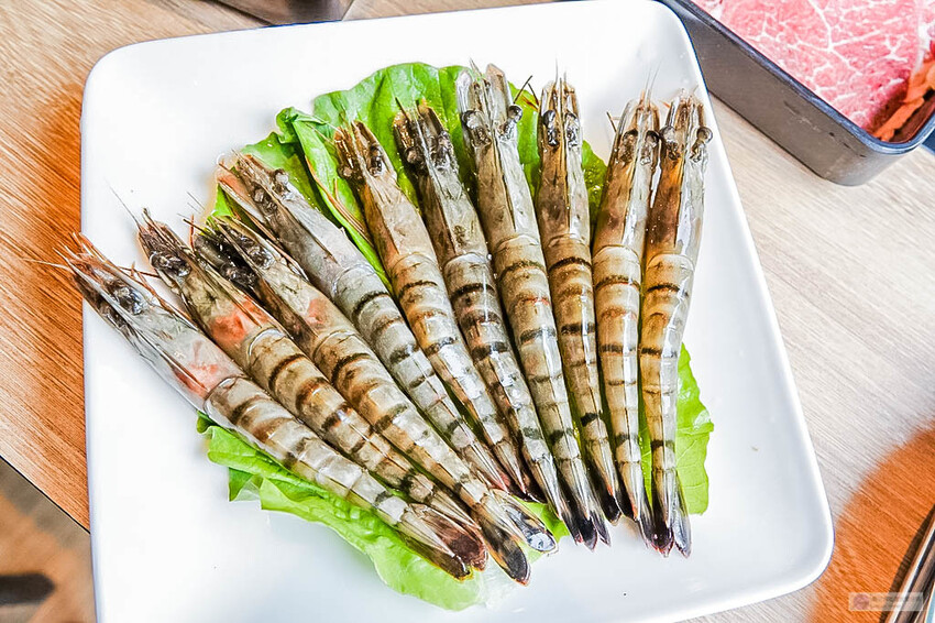 桃園火鍋吃到飽推薦!鬥牛士二鍋大仙肉盤超狂,平日午餐388元吃到飽。