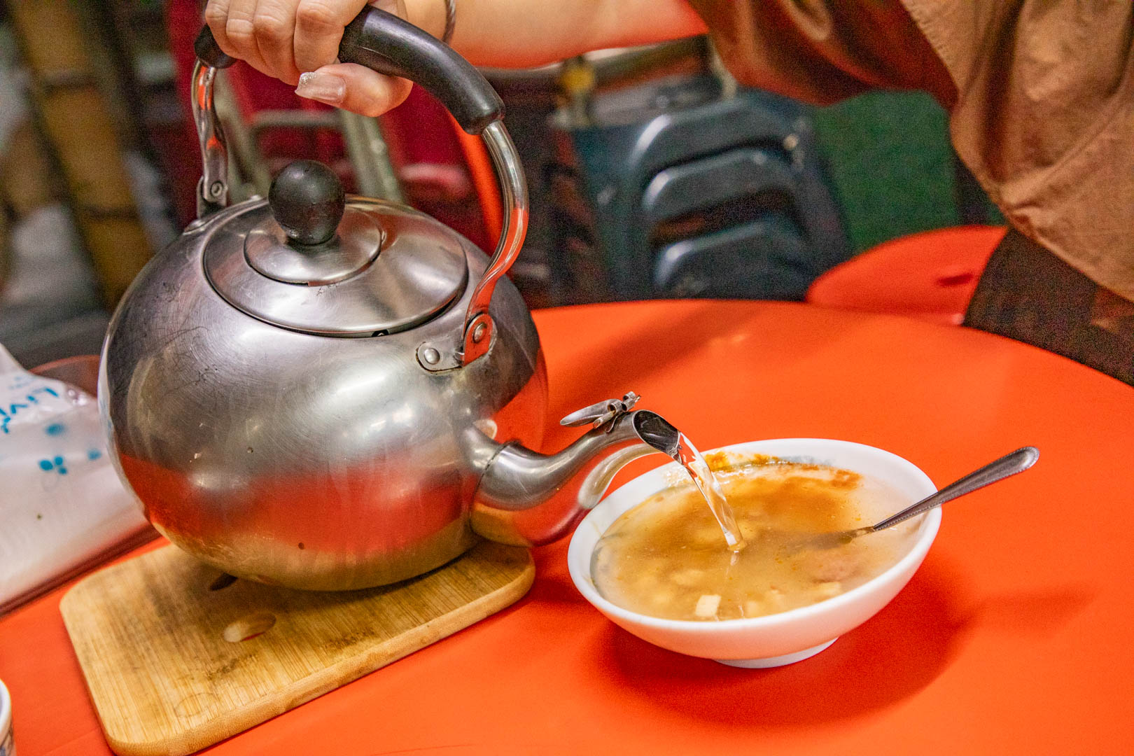 南投埔里美食首選！埔里施家肉丸60年老店，不好吃免錢、免費續大骨湯超值。