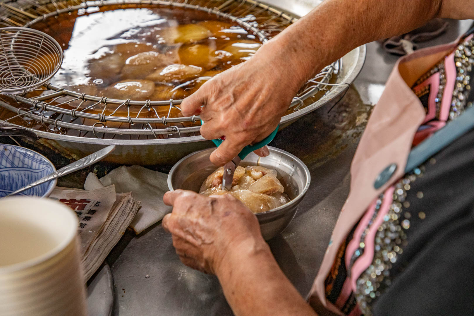 南投埔里美食首選！埔里施家肉丸60年老店，不好吃免錢、免費續大骨湯超值。