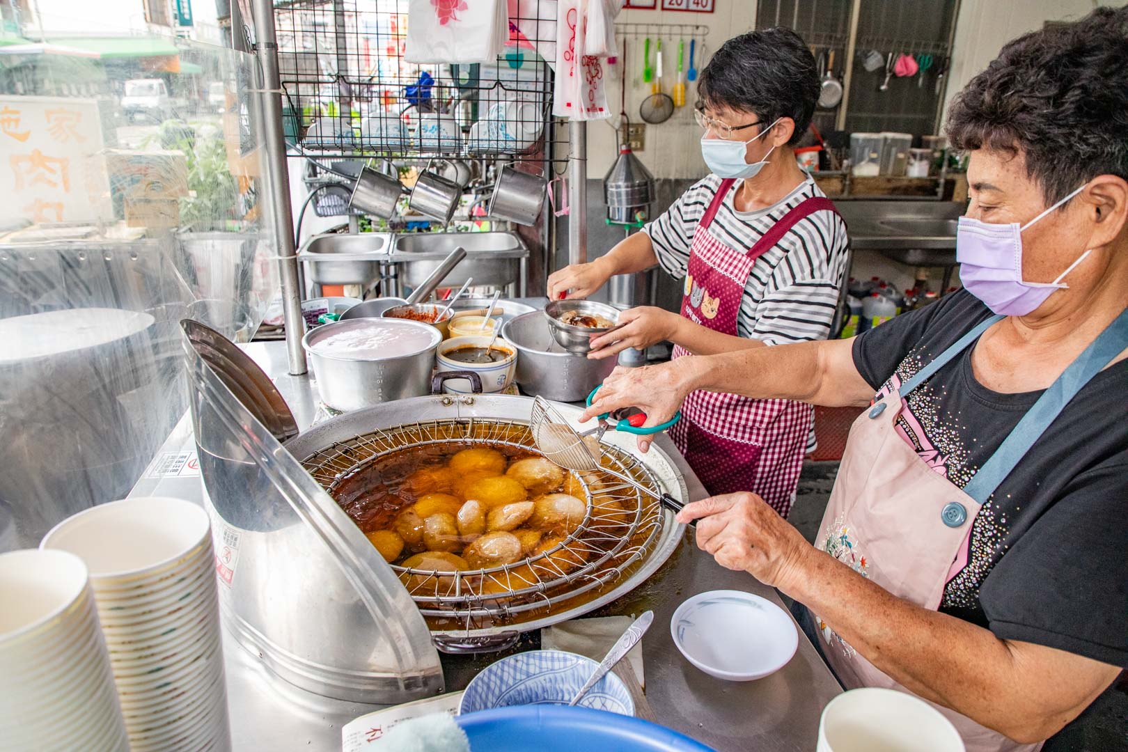 南投埔里美食首選！埔里施家肉丸60年老店，不好吃免錢、免費續大骨湯超值。