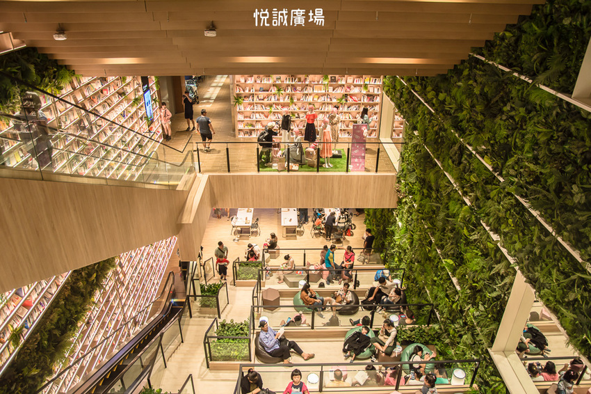 ｜高雄景點｜悅誠廣場購物中心，結合美食、購物、親子遊樂場，還有超美巨型書牆的大型複合式購物廣場 - 阿婷的旅行札記。