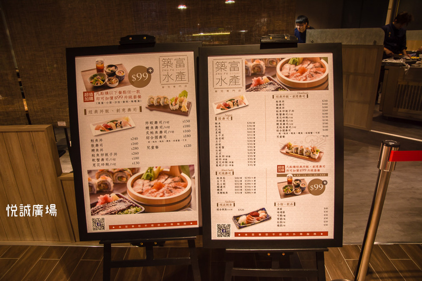 ｜高雄景點｜悅誠廣場購物中心，結合美食、購物、親子遊樂場，還有超美巨型書牆的大型複合式購物廣場 - 阿婷的旅行札記。