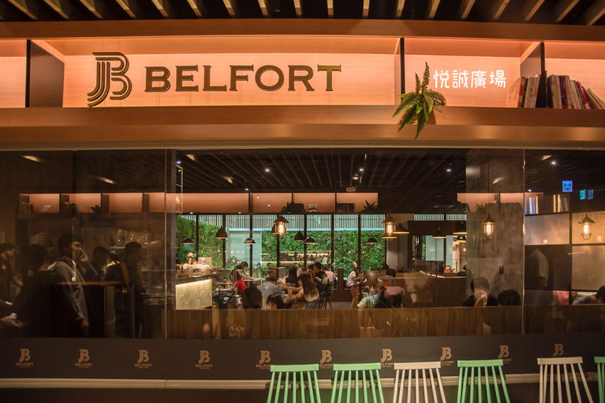 ｜高雄景點｜悅誠廣場購物中心，結合美食、購物、親子遊樂場，還有超美巨型書牆的大型複合式購物廣場 - 阿婷的旅行札記。