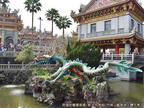 竹林山觀音寺14-飛龍噴水池.JPG