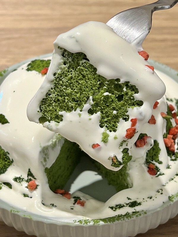 【台灣，桃園市，平鎮區】DUTE coffee ＆ bar 獨特咖啡，果然獨特！雪崩蛋糕視覺超療癒，飲品視覺味蕾也讓人超滿足！！（中壢美食/中壢咖啡館/中壢下午茶）