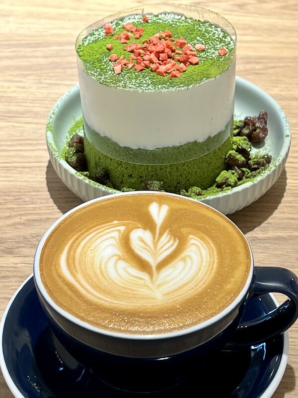 【台灣，桃園市，平鎮區】DUTE coffee ＆ bar 獨特咖啡，果然獨特！雪崩蛋糕視覺超療癒，飲品視覺味蕾也讓人超滿足！！（中壢美食/中壢咖啡館/中壢下午茶）
