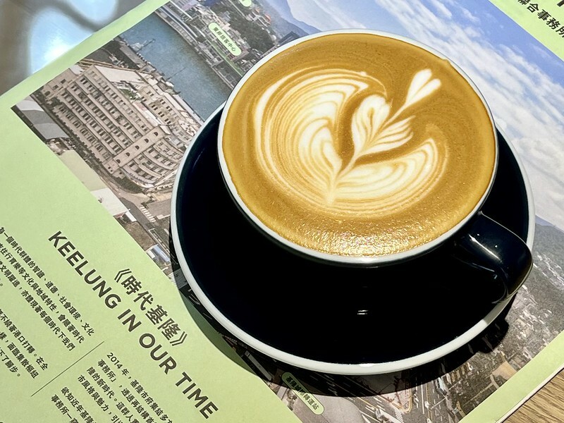 【台灣，桃園市，平鎮區】DUTE coffee ＆ bar 獨特咖啡，果然獨特！雪崩蛋糕視覺超療癒，飲品視覺味蕾也讓人超滿足！！（中壢美食/中壢咖啡館/中壢下午茶）