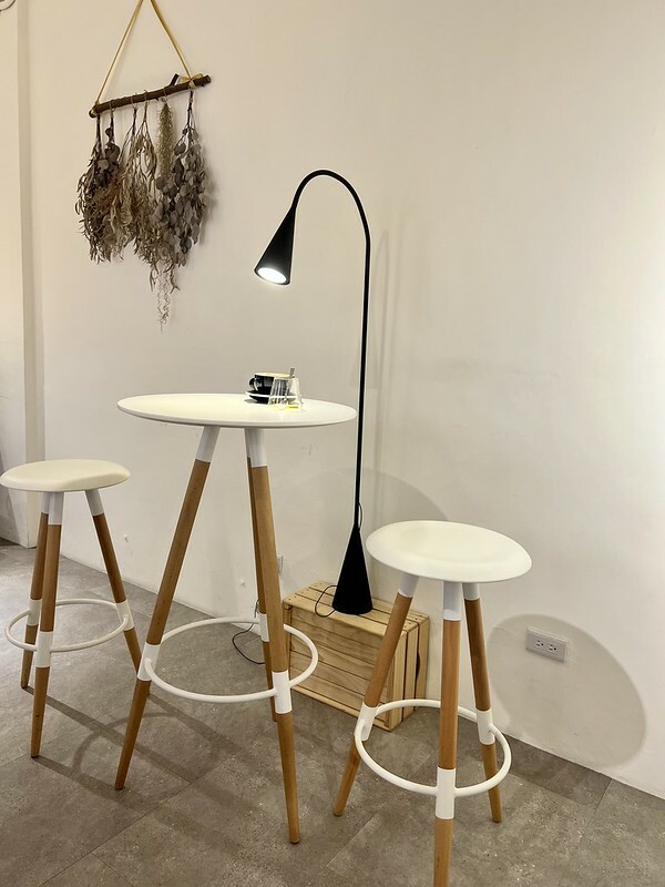 【台灣，桃園市，平鎮區】DUTE coffee ＆ bar 獨特咖啡，果然獨特！雪崩蛋糕視覺超療癒，飲品視覺味蕾也讓人超滿足！！（中壢美食/中壢咖啡館/中壢下午茶）