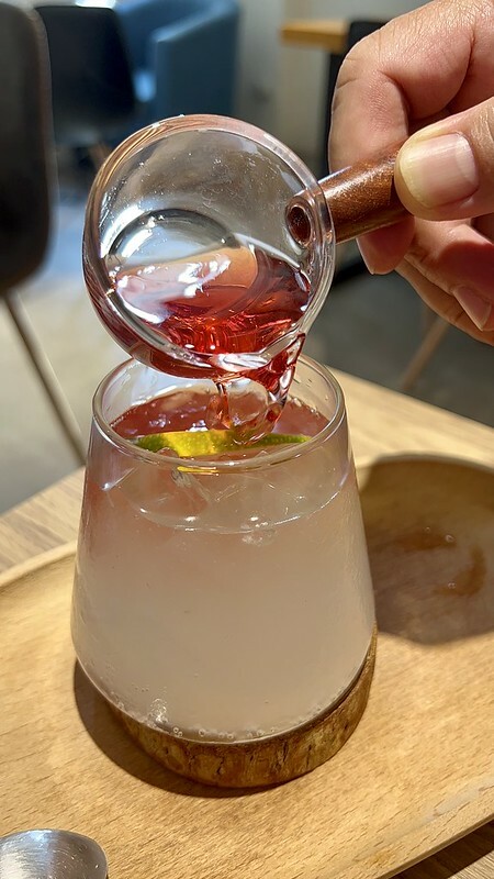 【台灣，桃園市，平鎮區】DUTE coffee ＆ bar 獨特咖啡，果然獨特！雪崩蛋糕視覺超療癒，飲品視覺味蕾也讓人超滿足！！（中壢美食/中壢咖啡館/中壢下午茶）