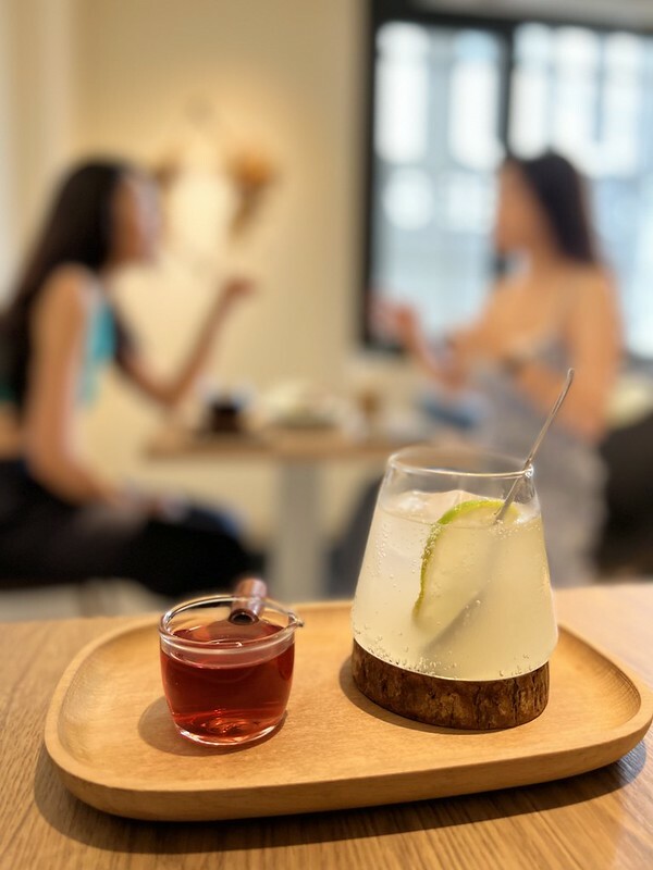 【台灣，桃園市，平鎮區】DUTE coffee ＆ bar 獨特咖啡，果然獨特！雪崩蛋糕視覺超療癒，飲品視覺味蕾也讓人超滿足！！（中壢美食/中壢咖啡館/中壢下午茶）