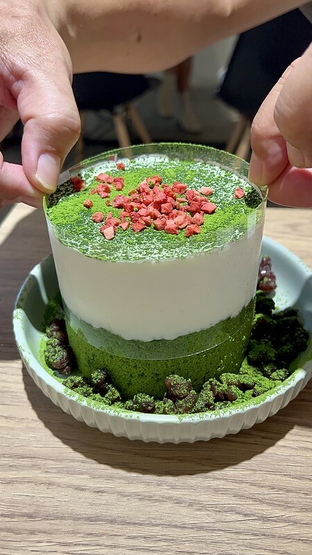 【台灣，桃園市，平鎮區】DUTE coffee ＆ bar 獨特咖啡，果然獨特！雪崩蛋糕視覺超療癒，飲品視覺味蕾也讓人超滿足！！（中壢美食/中壢咖啡館/中壢下午茶）