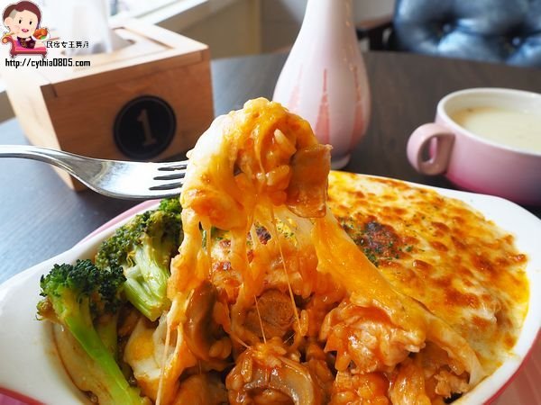 桃園中壢美食-Alley May 五月巷-健行科大溫馨小店，餐點好吃還有隱藏版仙氣拍照區 @民宿女王芽月-美食.旅遊.全台趴趴走