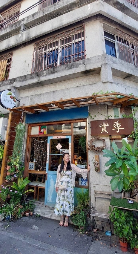 【花蓮.市區】寵物友善早午餐實季。食記。Seedson Coffee早午餐。推培茶拿鐵+蘋果鮪魚三明治+堅果沙拉