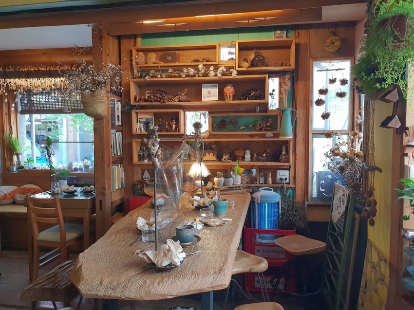 【花蓮.市區】寵物友善早午餐實季。食記。Seedson Coffee早午餐。推培茶拿鐵+蘋果鮪魚三明治+堅果沙拉