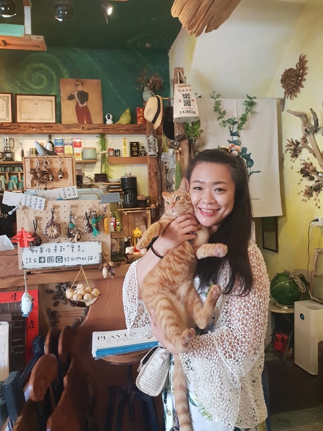 【花蓮.市區】寵物友善早午餐實季。食記。Seedson Coffee早午餐。推培茶拿鐵+蘋果鮪魚三明治+堅果沙拉