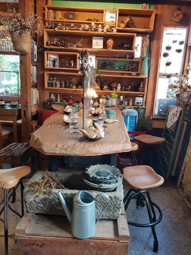 【花蓮.市區】寵物友善早午餐實季。食記。Seedson Coffee早午餐。推培茶拿鐵+蘋果鮪魚三明治+堅果沙拉