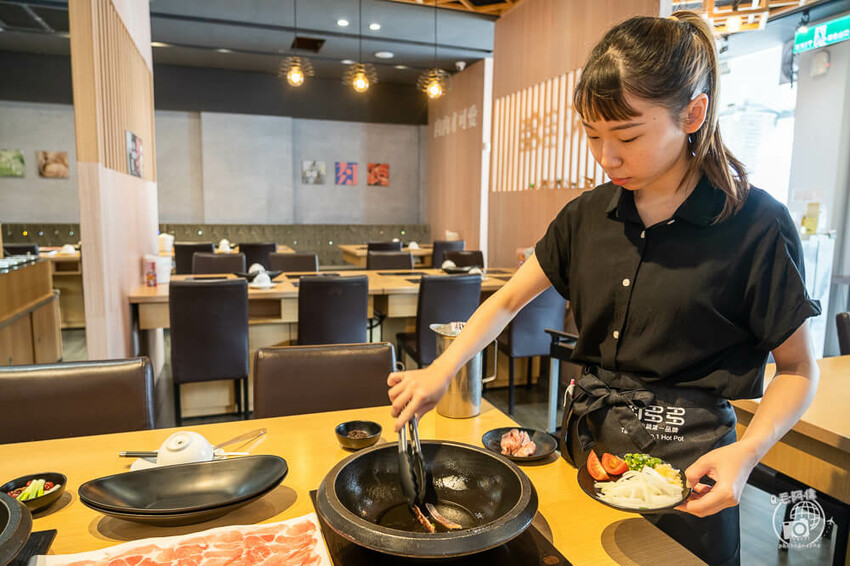 台中市北區肉多多火鍋台中進化店 | 這間台中鍋物連續3年網路評價第1！最低349元起還有免費自助吧～