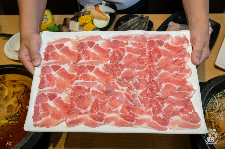 台中市北區肉多多火鍋台中進化店 | 這間台中鍋物連續3年網路評價第1！最低349元起還有免費自助吧～