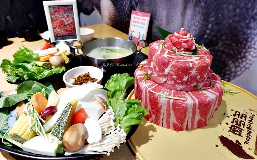肉多多火鍋。近一中商圈268元鮮蔬自助吧吃到飽，吸睛浮誇肉蛋糕生日慶生最特別！台中進化店 - 🍎 蘋果話日常🍎