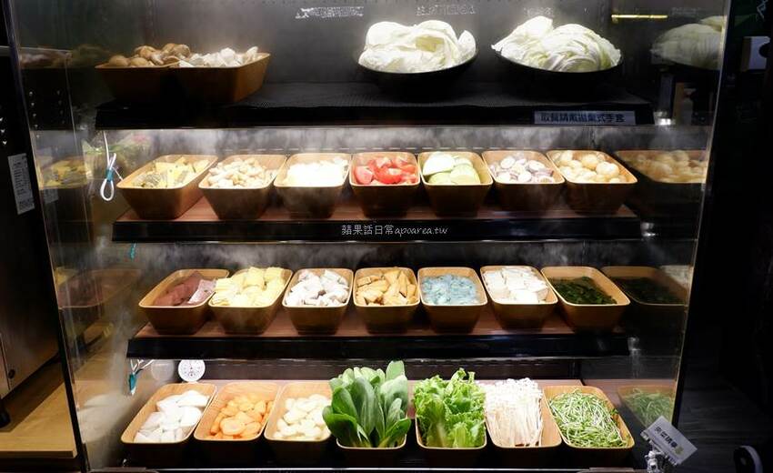 肉多多火鍋。近一中商圈268元鮮蔬自助吧吃到飽，吸睛浮誇肉蛋糕生日慶生最特別！台中進化店 - 🍎 蘋果話日常🍎