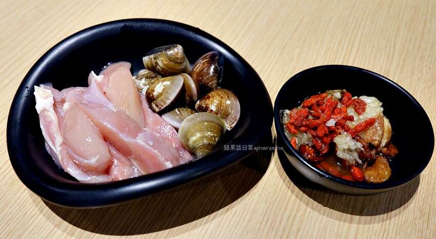 肉多多火鍋。近一中商圈268元鮮蔬自助吧吃到飽，吸睛浮誇肉蛋糕生日慶生最特別！台中進化店 - 🍎 蘋果話日常🍎