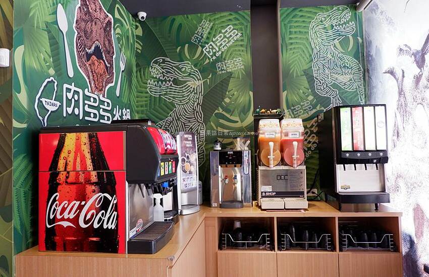 肉多多火鍋。近一中商圈268元鮮蔬自助吧吃到飽，吸睛浮誇肉蛋糕生日慶生最特別！台中進化店 - 🍎 蘋果話日常🍎