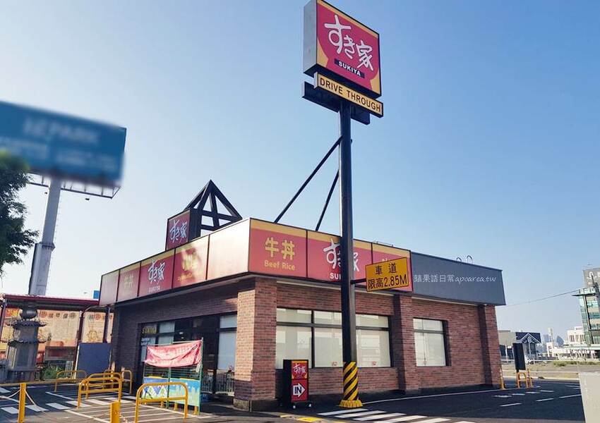 肉多多火鍋。近一中商圈268元鮮蔬自助吧吃到飽，吸睛浮誇肉蛋糕生日慶生最特別！台中進化店 - 🍎 蘋果話日常🍎