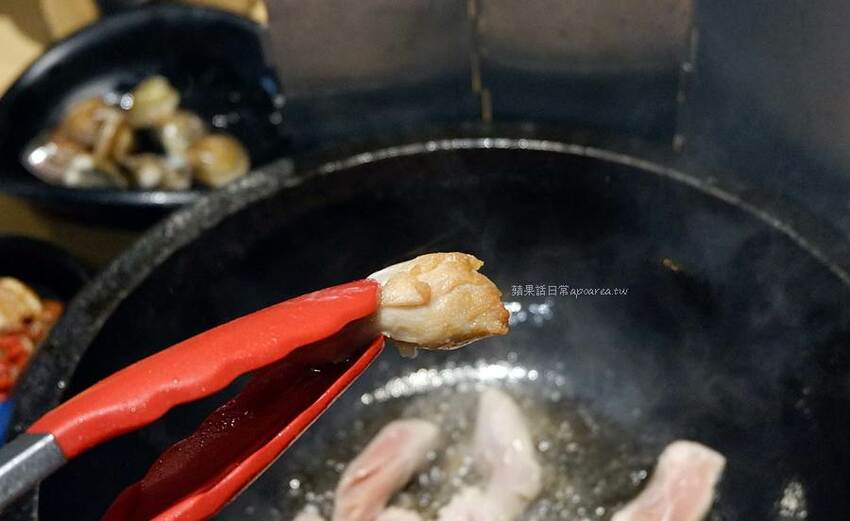 肉多多火鍋。近一中商圈268元鮮蔬自助吧吃到飽，吸睛浮誇肉蛋糕生日慶生最特別！台中進化店 - 🍎 蘋果話日常🍎