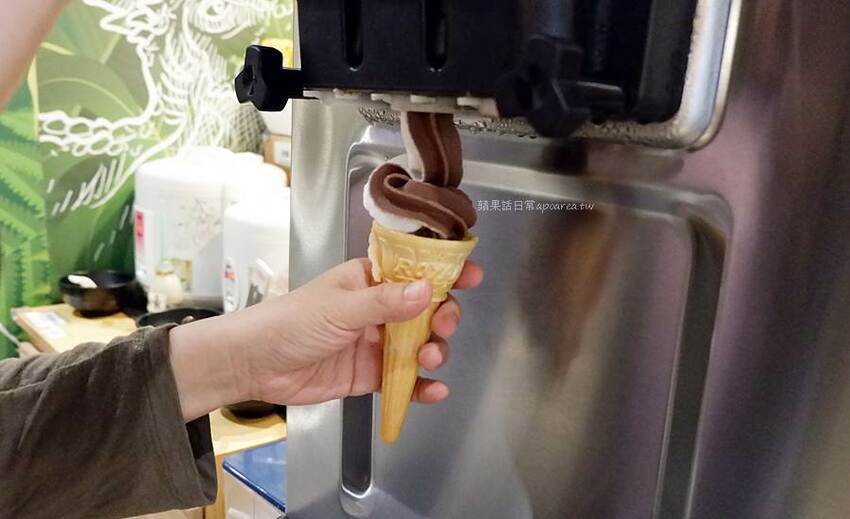 肉多多火鍋。近一中商圈268元鮮蔬自助吧吃到飽，吸睛浮誇肉蛋糕生日慶生最特別！台中進化店 - 🍎 蘋果話日常🍎