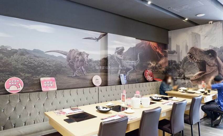 肉多多火鍋。近一中商圈268元鮮蔬自助吧吃到飽，吸睛浮誇肉蛋糕生日慶生最特別！台中進化店 - 🍎 蘋果話日常🍎