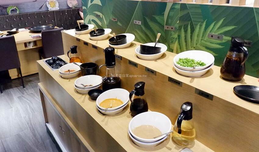 肉多多火鍋。近一中商圈268元鮮蔬自助吧吃到飽，吸睛浮誇肉蛋糕生日慶生最特別！台中進化店 - 🍎 蘋果話日常🍎