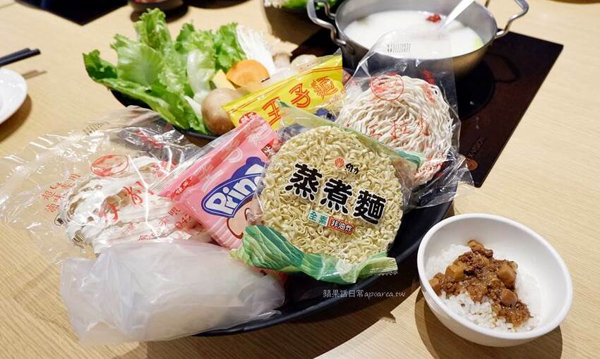 肉多多火鍋。近一中商圈268元鮮蔬自助吧吃到飽，吸睛浮誇肉蛋糕生日慶生最特別！台中進化店 - 🍎 蘋果話日常🍎