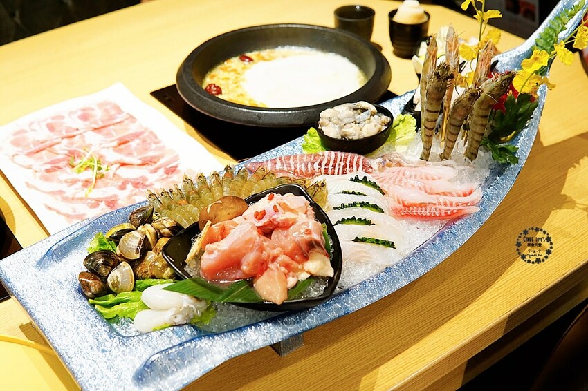 全台最大火鍋集團樂多多集團旗下爆紅名店肉多多火鍋來台中了,新菜單海陸雙絕真的超級威猛 - Cyndi love’s 享食天堂