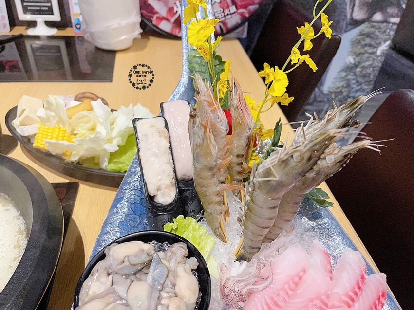 全台最大火鍋集團樂多多集團旗下爆紅名店肉多多火鍋來台中了,新菜單海陸雙絕真的超級威猛 - Cyndi love’s 享食天堂