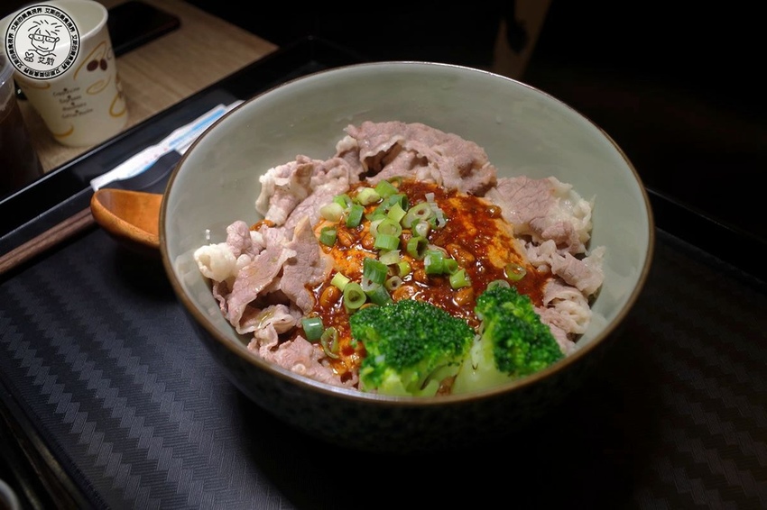 3霜降牛肉麻醬麵1.jpg