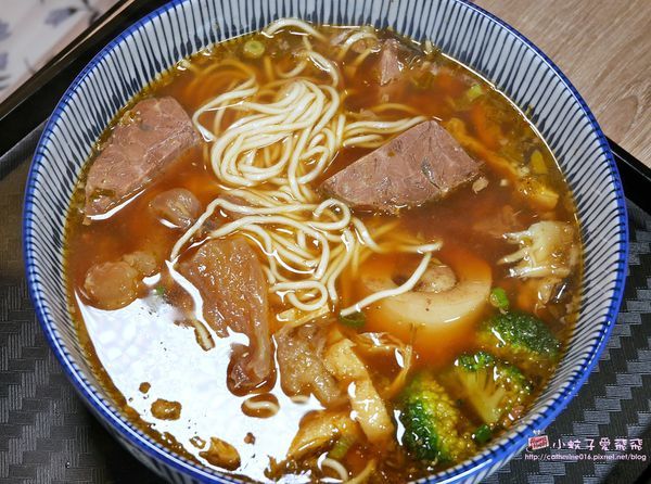 10 酸湯半筋半肉細麵.JPG