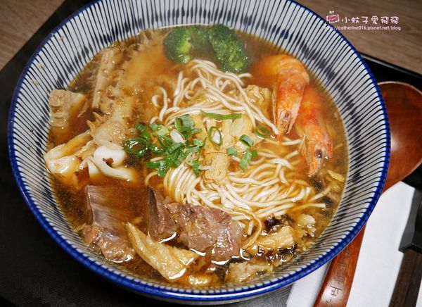 14 酸湯什錦牛肉細麵.JPG