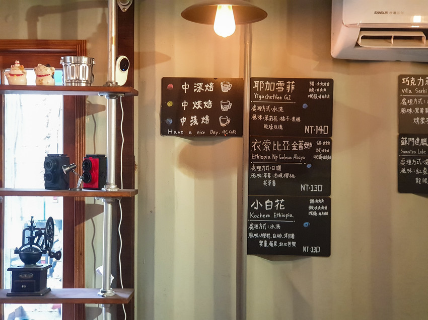 source: imgur.com 高雄美食||4C倉庫咖啡-超隱密的設計咖啡館,藏在倉庫群裡||鼓山區、不限時咖啡廳