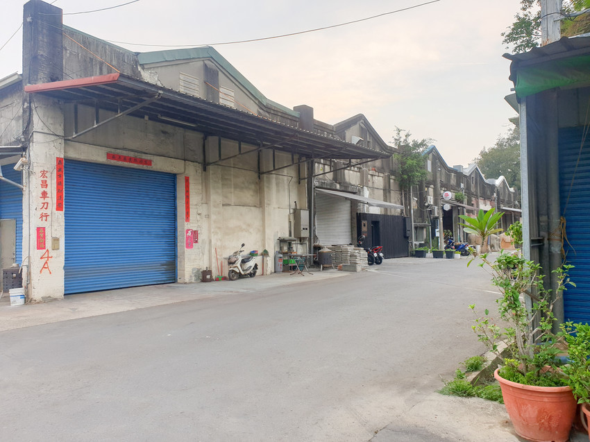 source: imgur.com 高雄美食||4C倉庫咖啡-超隱密的設計咖啡館,藏在倉庫群裡||鼓山區、不限時咖啡廳