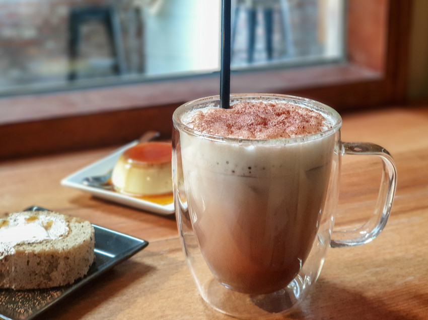 source: imgur.com 高雄美食||4C倉庫咖啡-超隱密的設計咖啡館,藏在倉庫群裡||鼓山區、不限時咖啡廳