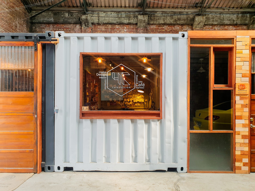 source: imgur.com 高雄美食||4C倉庫咖啡-超隱密的設計咖啡館,藏在倉庫群裡||鼓山區、不限時咖啡廳