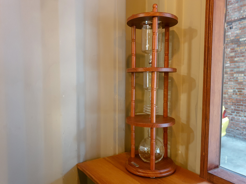 source: imgur.com 高雄美食||4C倉庫咖啡-超隱密的設計咖啡館,藏在倉庫群裡||鼓山區、不限時咖啡廳