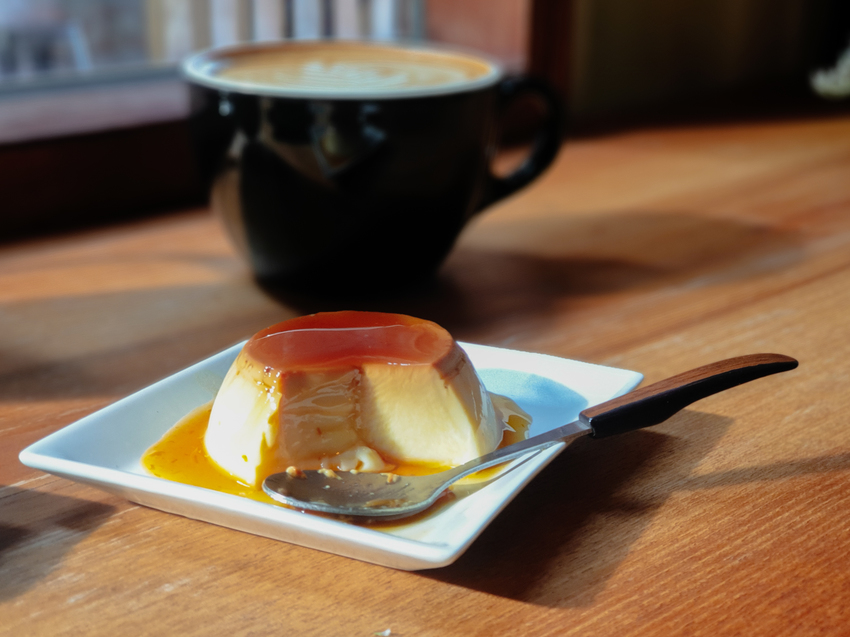 source: imgur.com 高雄美食||4C倉庫咖啡-超隱密的設計咖啡館,藏在倉庫群裡||鼓山區、不限時咖啡廳