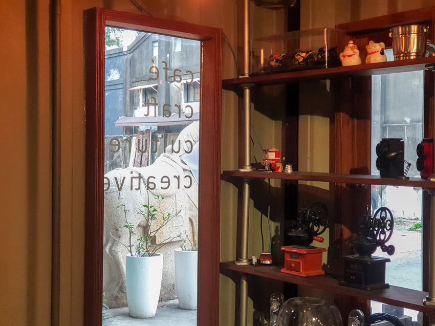 source: imgur.com 高雄美食||4C倉庫咖啡-超隱密的設計咖啡館,藏在倉庫群裡||鼓山區、不限時咖啡廳