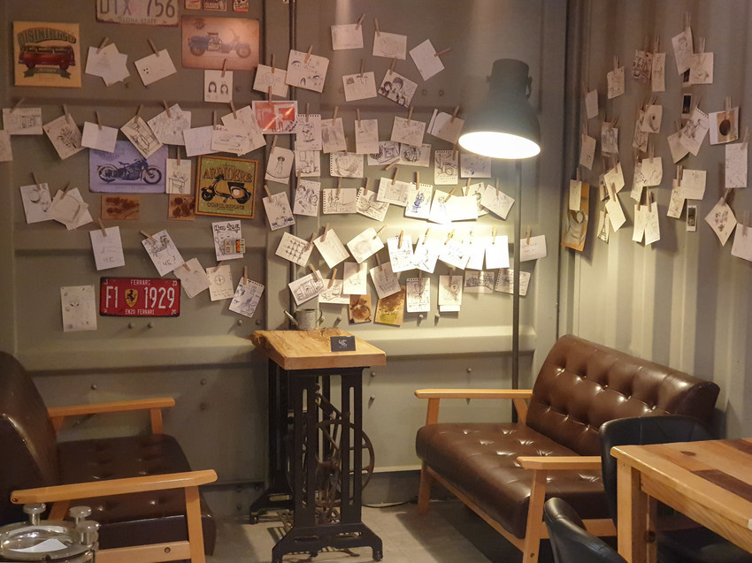 source: imgur.com 高雄美食||4C倉庫咖啡-超隱密的設計咖啡館,藏在倉庫群裡||鼓山區、不限時咖啡廳