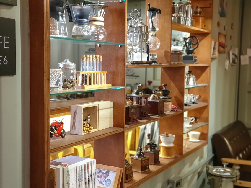 source: imgur.com 高雄美食||4C倉庫咖啡-超隱密的設計咖啡館,藏在倉庫群裡||鼓山區、不限時咖啡廳