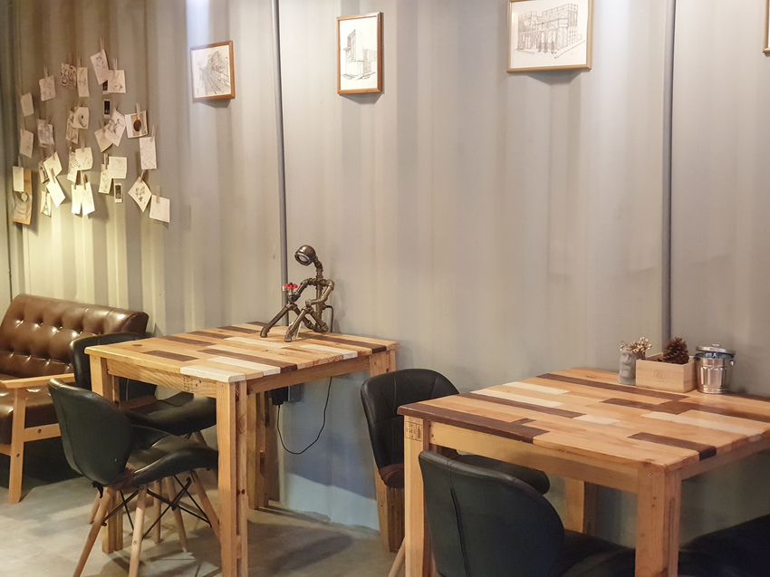 source: imgur.com 高雄美食||4C倉庫咖啡-超隱密的設計咖啡館,藏在倉庫群裡||鼓山區、不限時咖啡廳