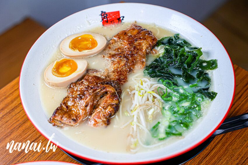 員林在地人私藏日式拉麵店!必點期間限定魔物燒豚,整塊軟骨肉長15公分。