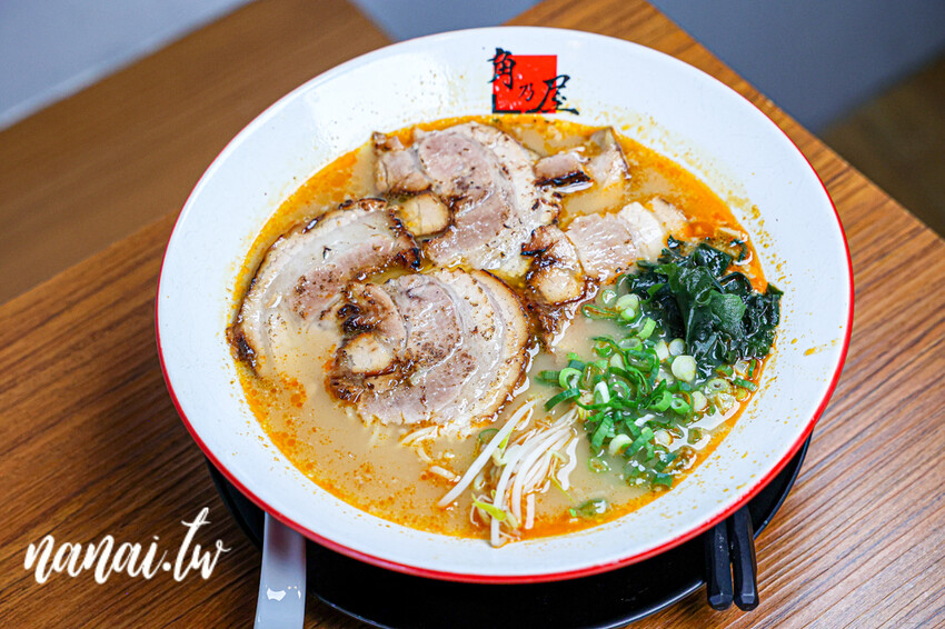 員林在地人私藏日式拉麵店!必點期間限定魔物燒豚,整塊軟骨肉長15公分。